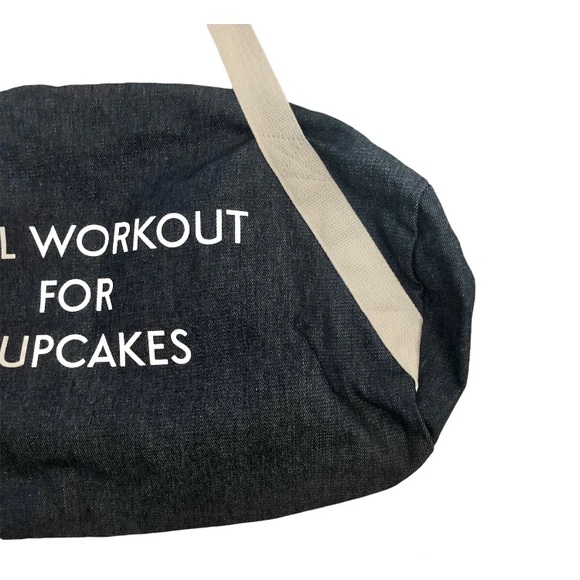 “Will Workout for Cupcakes” light duffel workout or overnight bag - Picture 4 of 9